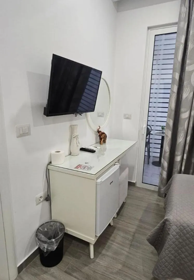 Hotel Edina Apartments By Hp Sarandë 4*,  阿尔巴尼亚